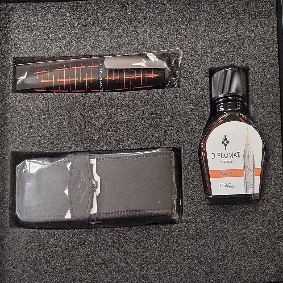 Diplomat Matrix Gift Set – Black/Orange